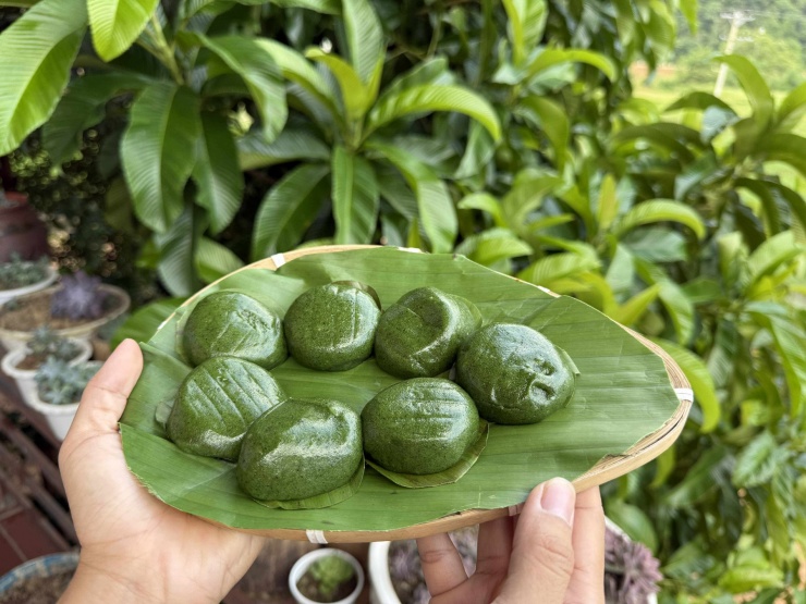 Bánh ngải là đặc sản của người Tày ở Thái Nguyên (tỉnh Bắc Kạn cũ). Ở một số địa phương khác như Lạng Sơn, Tuyên Quang, món bánh này cũng xuất hiện phổ biến. Ảnh: Linh Trang