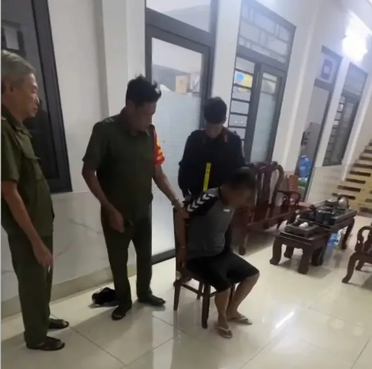 Lực lượng chức năng đã đưa H về trụ sở công an làm việc.