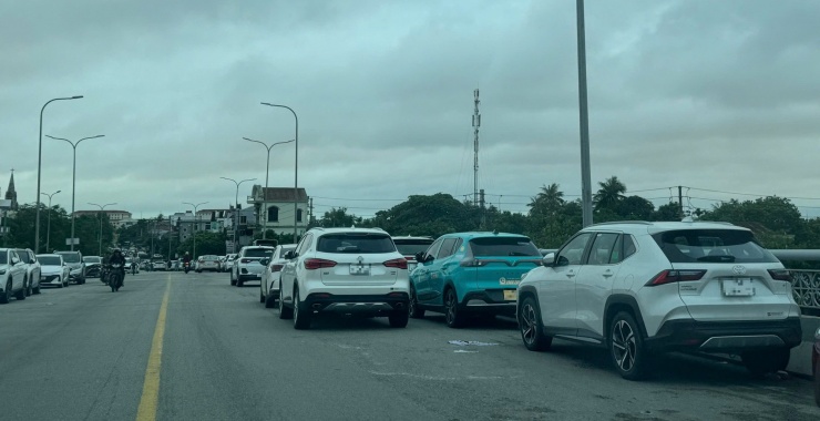 Cầu là nơi cấm đậu đỗ xe.