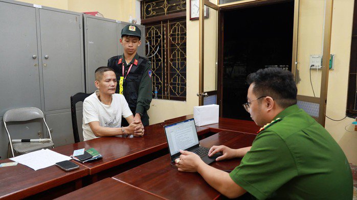 Trần Mạnh Tường tại cơ quan công an. Ảnh: Công an cung cấp