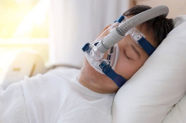 Thiết bị CPAP giúp cải thiện ngưng thở khi ngủ, qua đó khôi phục nồng độ testosterone tự nhiên ở nam giới.