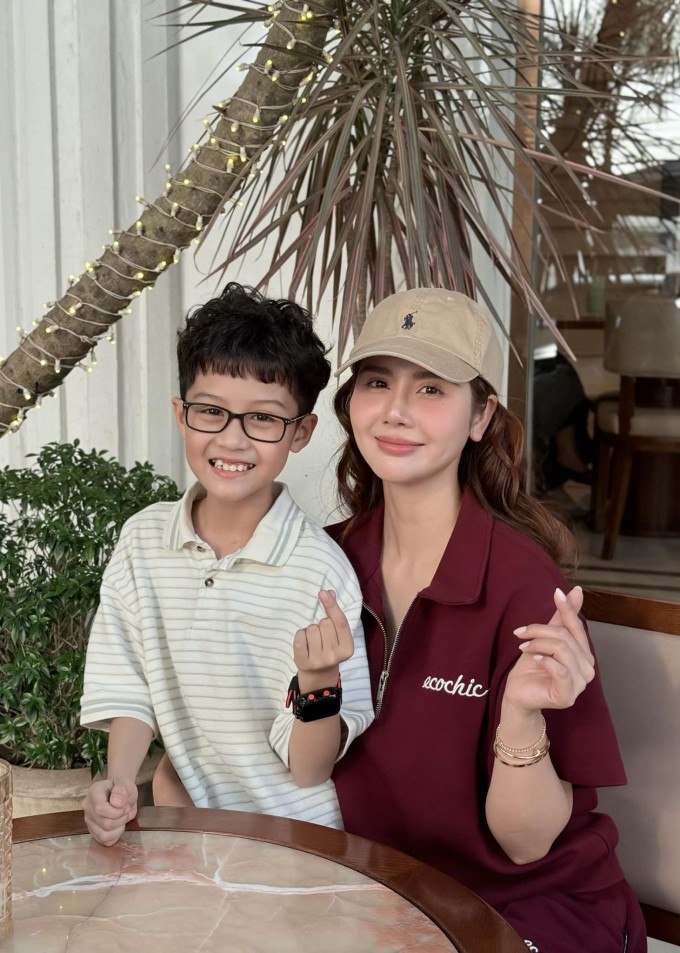 Phan Minh Huyề và con trai 11 tuổi, bé Nem.
