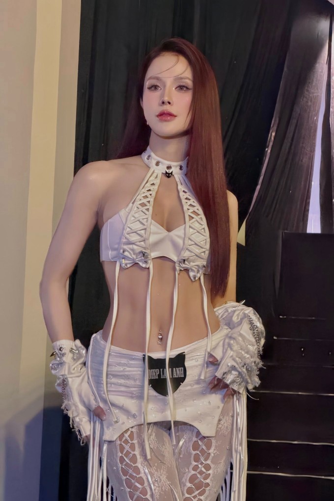 Sắc vóc nuột nà của bà mẹ hai con Diệp Lâm Anh.