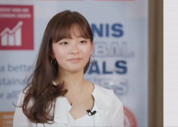 Ava, con gái á hậu Hong Kong 1997 Lý Minh Huệ. Ảnh: Weibo