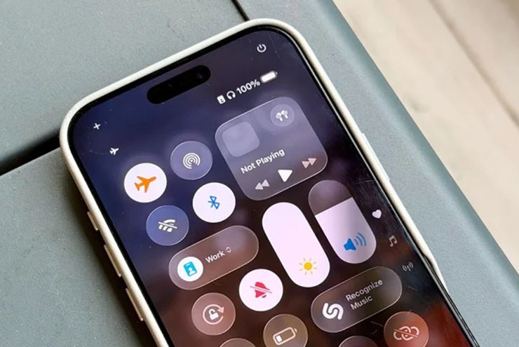 Người dùng giờ đây đã có thể điều chỉnh độ trong suốt của Liquid Glass.