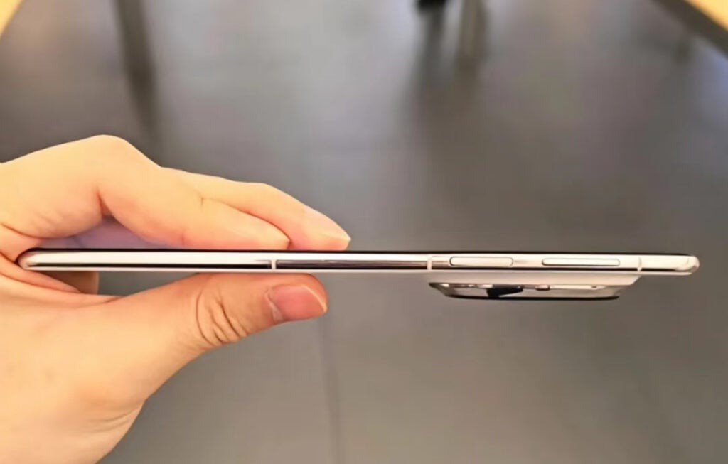 Mẫu smartphone có độ dày chỉ hơn 6 mm