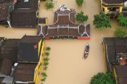 Di sản Hội An một tuần ngâm lũ