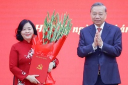 Tin tức trong ngày - Bà Bùi Thị Minh Hoài làm Bí thư Đảng ủy Mặt trận Tổ quốc