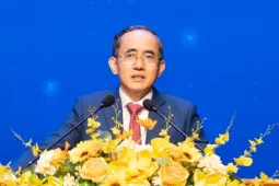 Tỉ phú có tài sản 9.000 tỉ đồng chính thức được thông qua chức danh giáo sư