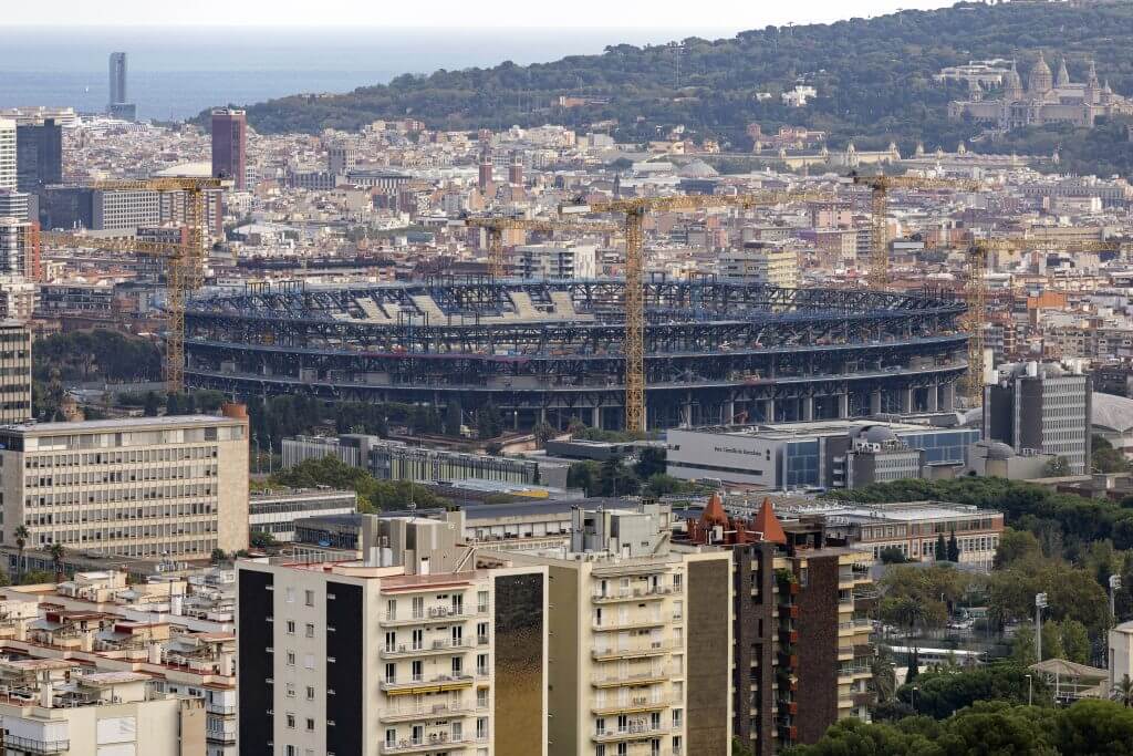 Dự án cải tạo Nou Camp khiến Barcelona đang nợ gần 1,5 tỷ euro