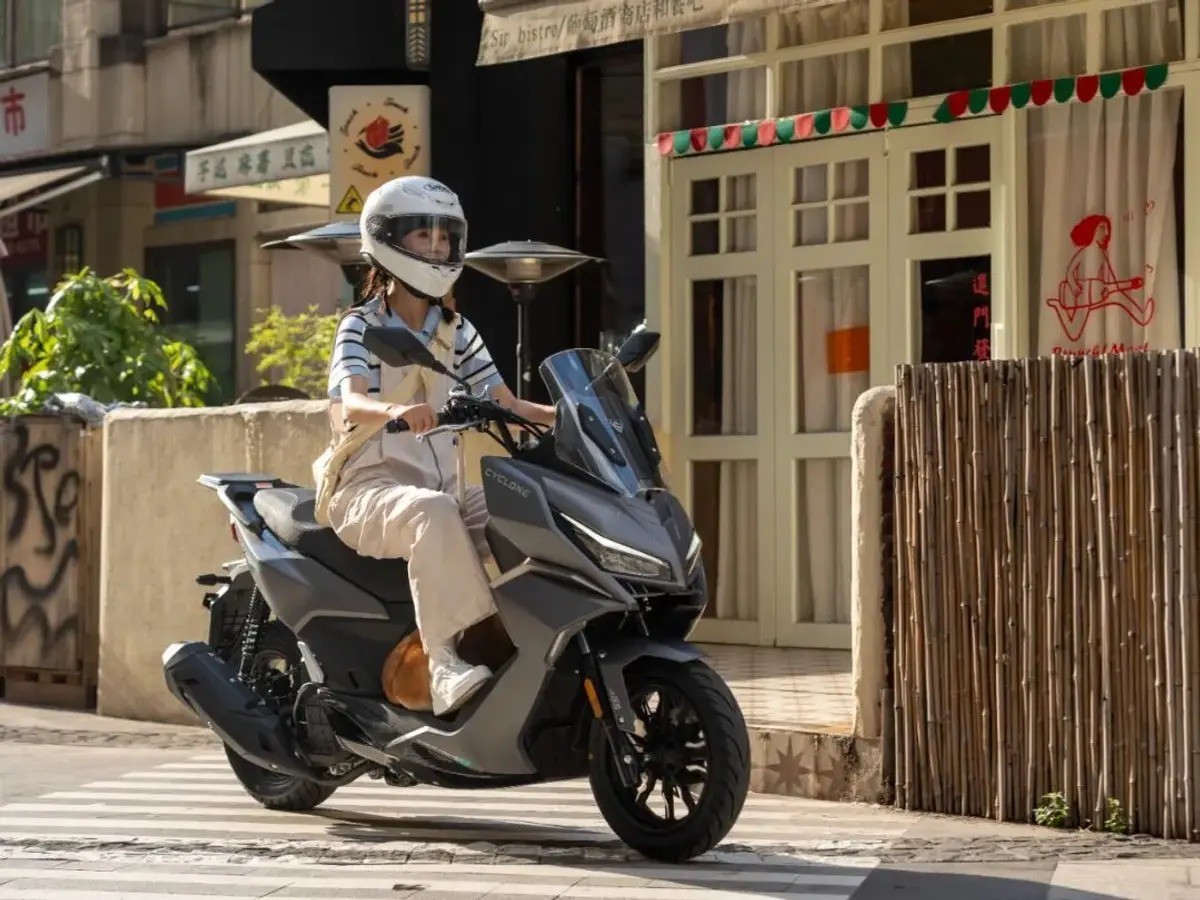 Cyclone RT150S có thiết kế đèn pha LED sắc nét và tỷ lệ tổng thể nhỏ gọn, mạnh mẽ