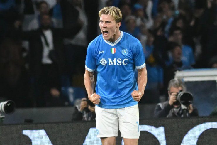 Hojlund đang chơi tốt ở Napoli