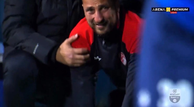 Ban huấn luyện cũng không khỏi buồn bã khi nghe tin