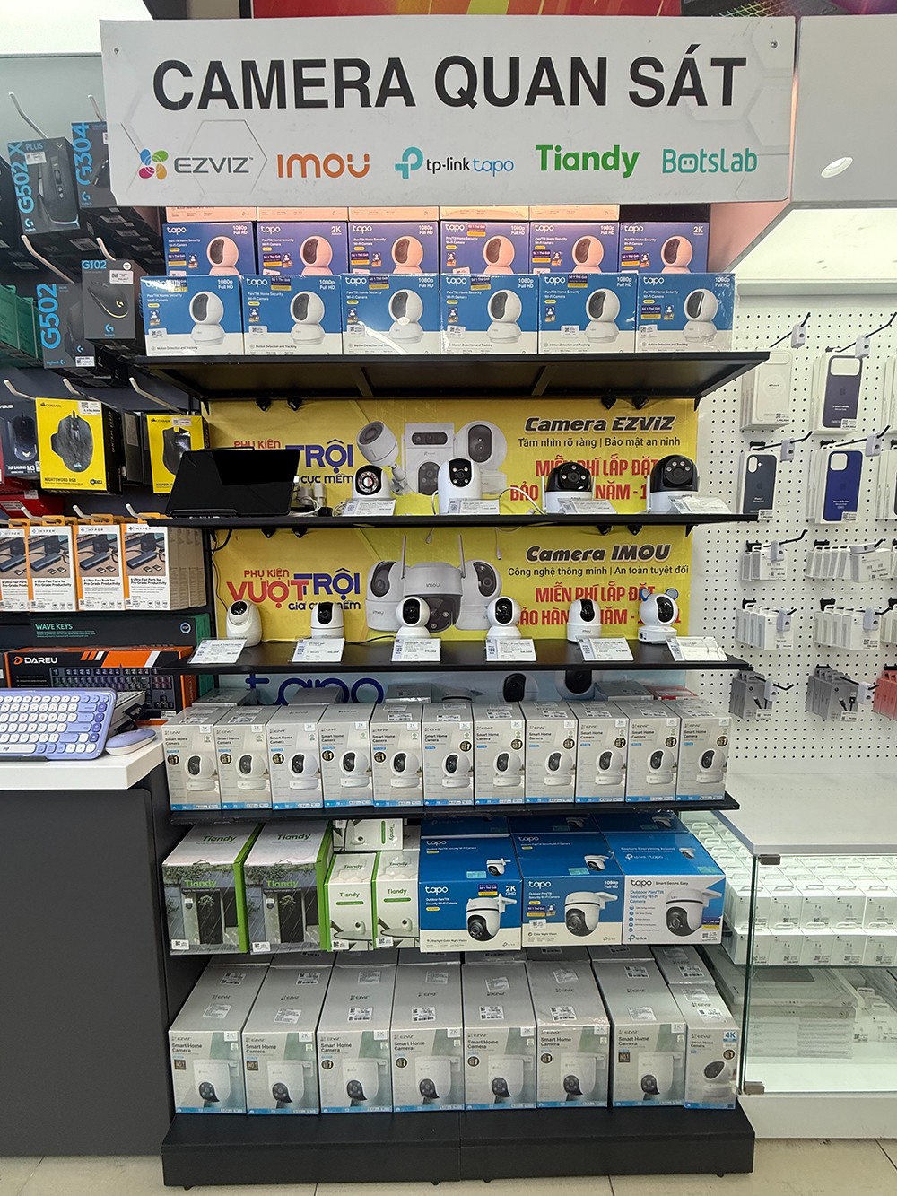 Với danh mục đủ chủng loại và tầm giá, Thế Giới Di Động là địa chỉ mua sắm lý tưởng cho những ai đang tìm kiếm thiết bị camera an ninh chất lượng