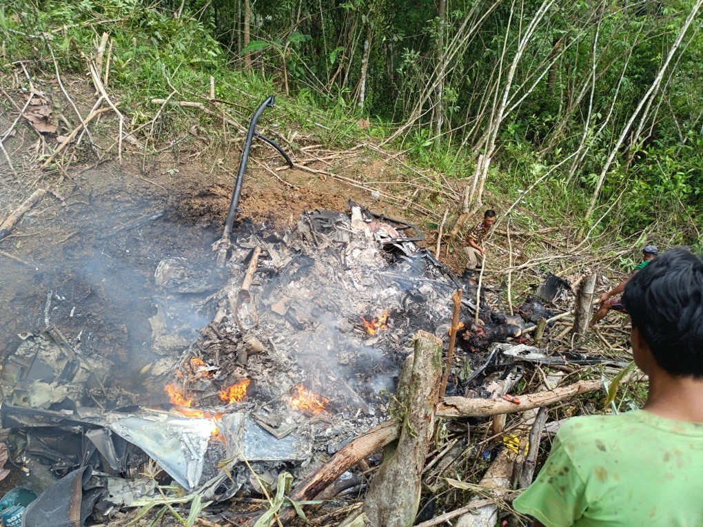 Hiện trường vụ rơi trực thăng ở đảo Mindanao, Philippines hôm 4/11 (ảnh: ABS-CBN)