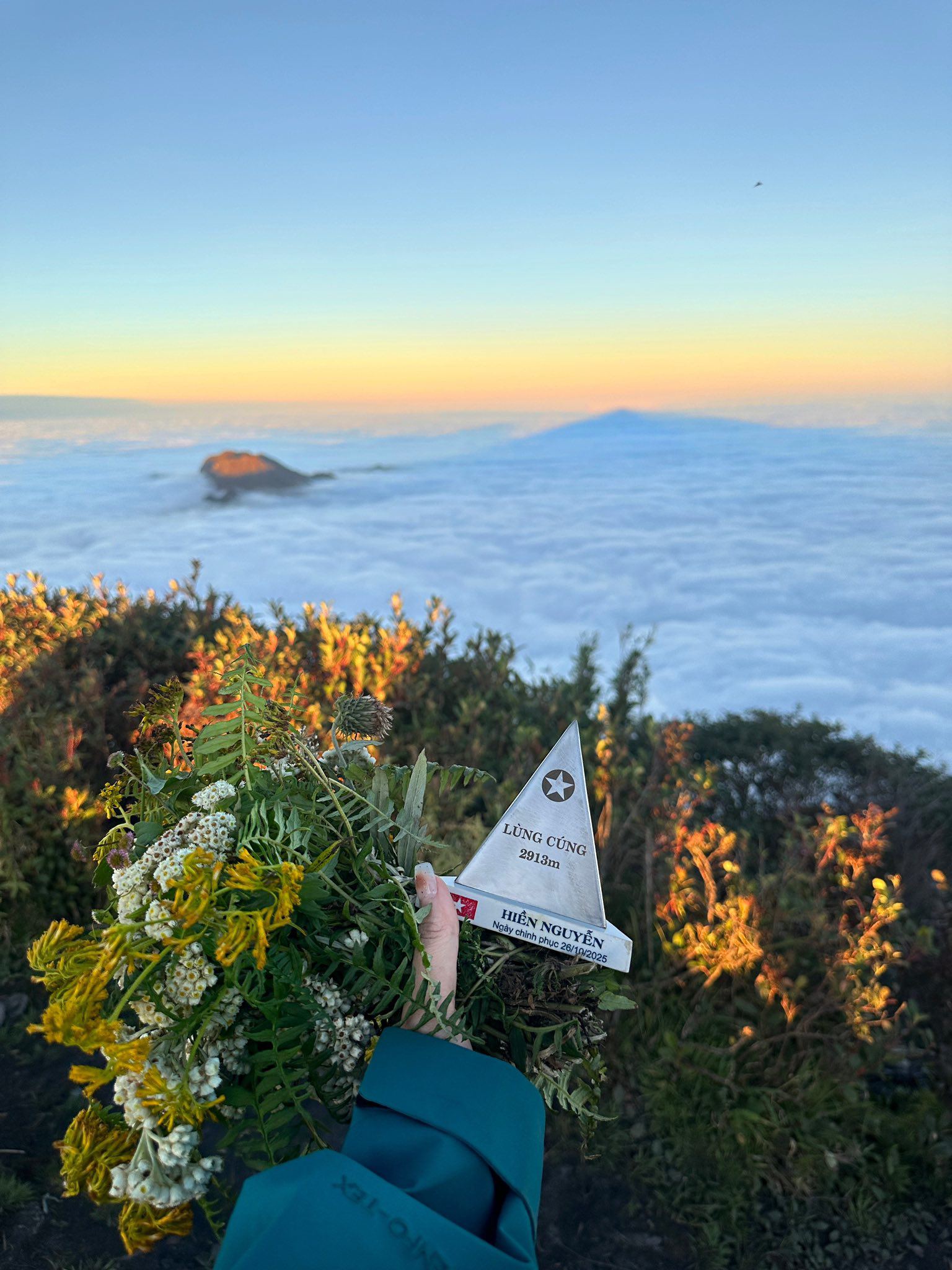 Săn mây ở đỉnh Lùng Cúng cao 2.913 m - 2