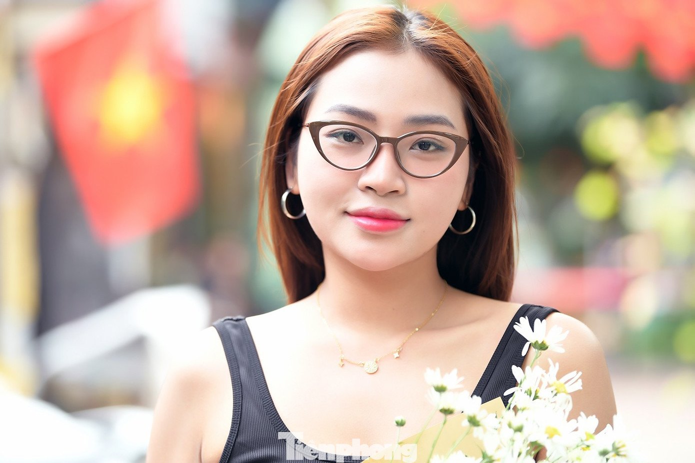 Những góc check in trên phố rợp bóng cây xanh.