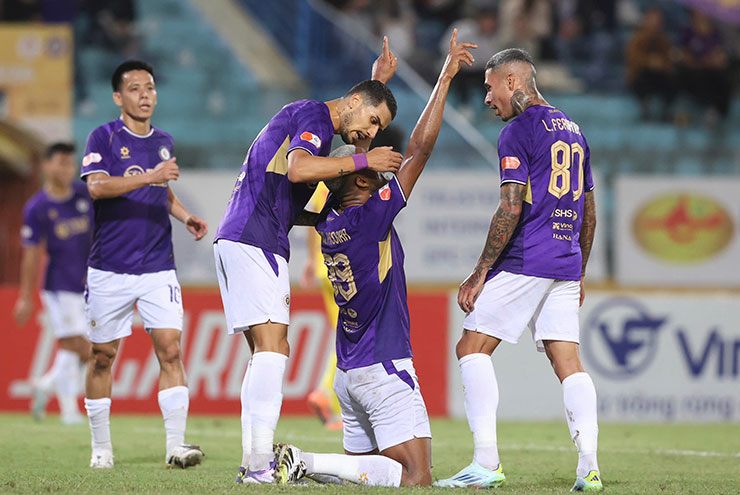 Văn Quyết - Hoàng Hên - Passira - Fernando đều ghi bàn hoặc kiến tạo trong trận thắng đậm