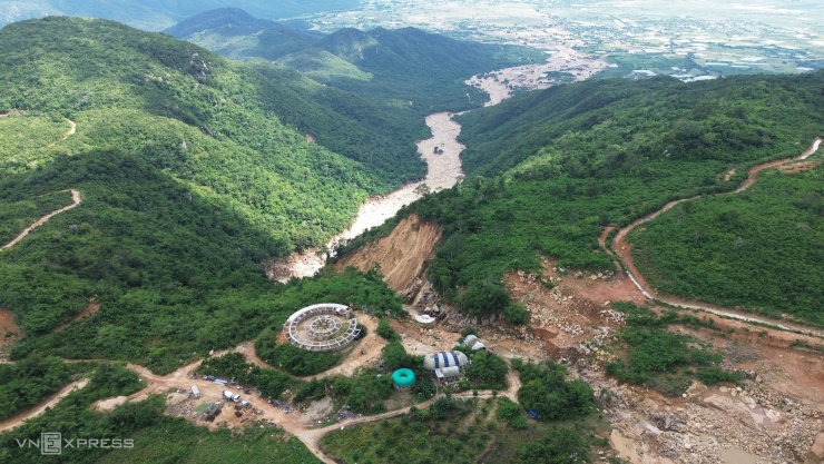 Trang trại trên núi tan hoang sau vỡ hồ nước - 1