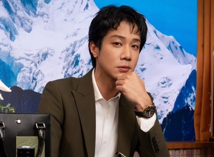 Hồi tháng 5, khi bị cảnh sát hỏi vì sao không phục vụ quân đội, Tiết Sĩ Lăng vẫn khẳng định anh được miễn theo đúng quy định vì có tiền sử bệnh.