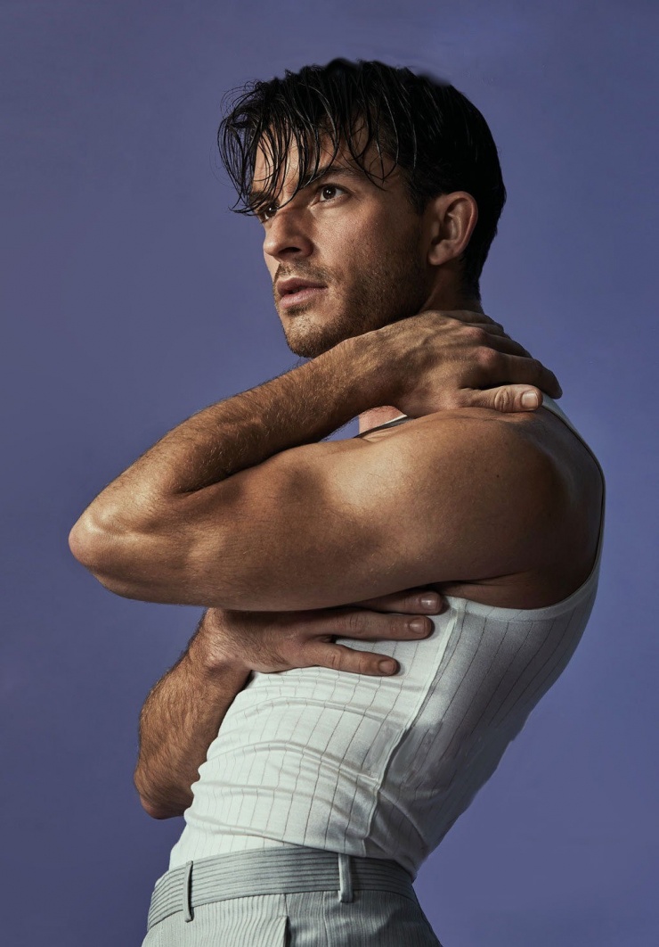 Ngày 4/11, tạp chí People công bố Jonathan Bailey thắng danh hiệu "Người đàn ông quyến rũ nhất 2025". Anh là người đồng tính đầu tiên nhận danh hiệu này. Jonathan Bailey cho biết vinh dự và không tin mình được bình chọn. Ảnh: Attitude