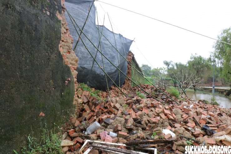 Hiện trường đoạn bờ tường Hoàng thành Huế bị mưa lũ 'kéo sập' - 2