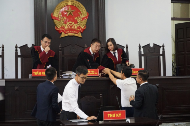 HĐXX phúc thẩm bắt tay anh Thái Khắc Thành.