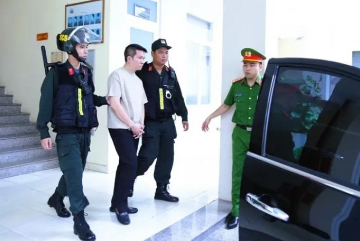 Bắt chồng Đoàn Di Băng trong vụ kem chống nắng giả