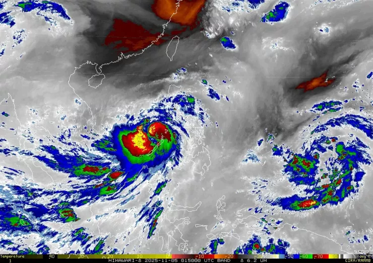 Áp thấp mới gần Philippines ngày 5-11. Ảnh: RAMB/US NOAA/Himawari