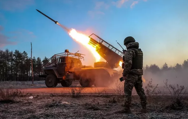 Bộ Quốc phòng Nga tuyên bố bao vây lực lượng Ukraine tại hai TP chiến lược. Ảnh: TASS