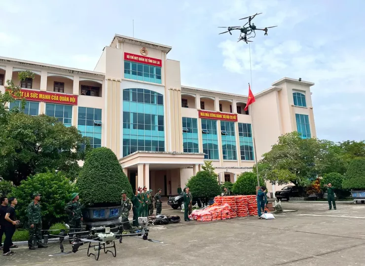 Bộ Chỉ huy Quân sự tỉnh Gia Lai huấn luyện dùng thiết bị bay không người lái tham gia ứng cứu khi bão số 13 xảy ra.