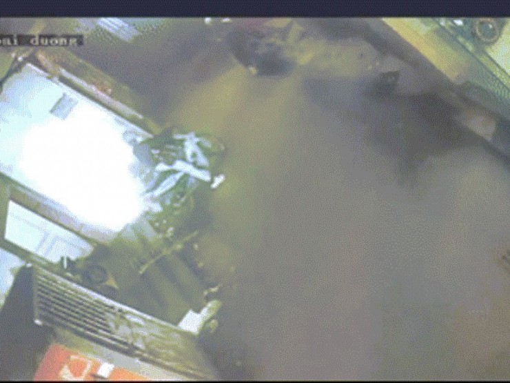 Ô tô đâm hàng loạt phương tiện ở Hà Nội rồi bỏ chạy