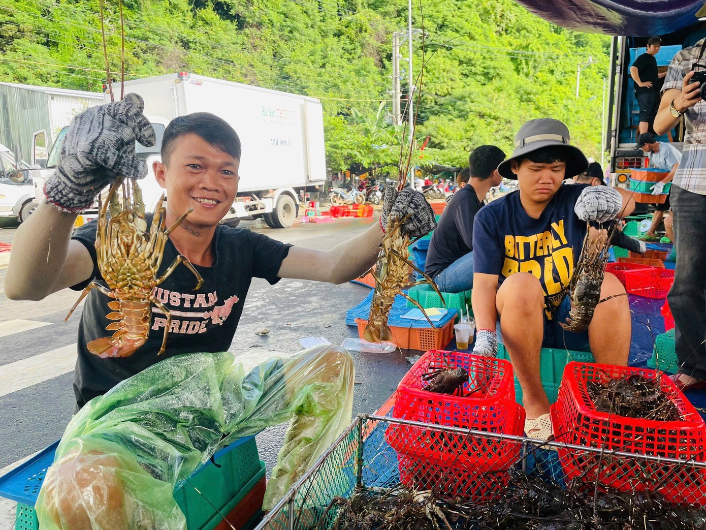 Thủ phủ tôm hùm lớn nhất miền Trung &#39;chạy bão&#39; - 5