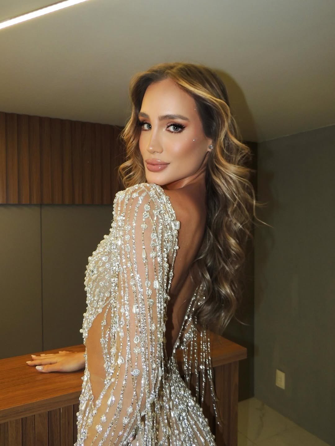 Ứng viên sáng giá tiếp theo của khu vực châu Mỹ là đại diện Brazil - Laila Frizon. Cô năm nay 24 tuổi, đang điều hành một cơ sở thẩm mỹ ở quê nhà. Laila Frizon nổi bật với sắc vóc nóng bỏng và kỹ năng tạo dáng, catwalk ấn tượng. Vẻ đẹp của cô được fan sắc đẹp so sánh với người mẫu của hãng nội y Victoria's Secret.