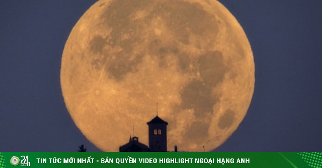 Siêu trăng Việt Nam đêm