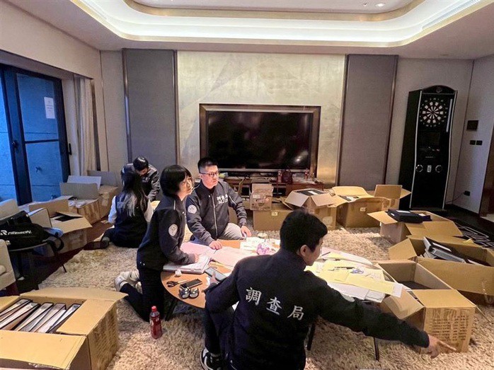 Cơ quan chức năng Đài Loan (Trung Quốc) khám xét Tập đoàn Prince, bao gồm cả khu Hòa bình Đại uyển. Ảnh: Cục điều tra Đài Loan