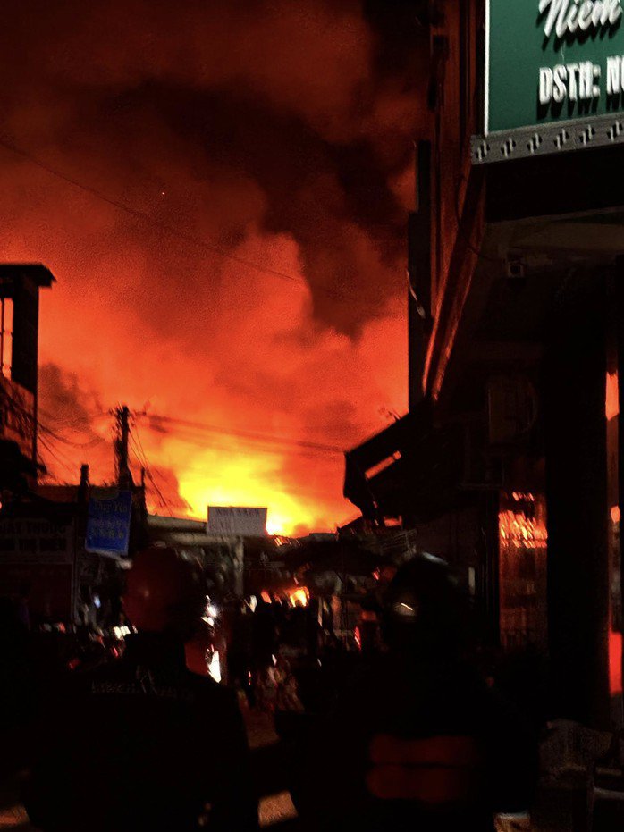 Chợ Bình Dương cháy lớn