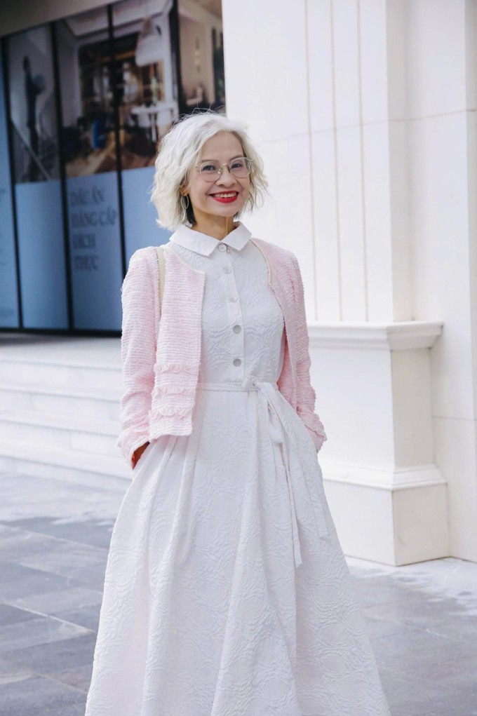 Trước khi nghỉ hưu, chị Nguyễn Bích Uyên, sinh năm 1965, công tác tại phòng nhân sự một công ty bảo hiểm tại Hà Nội.