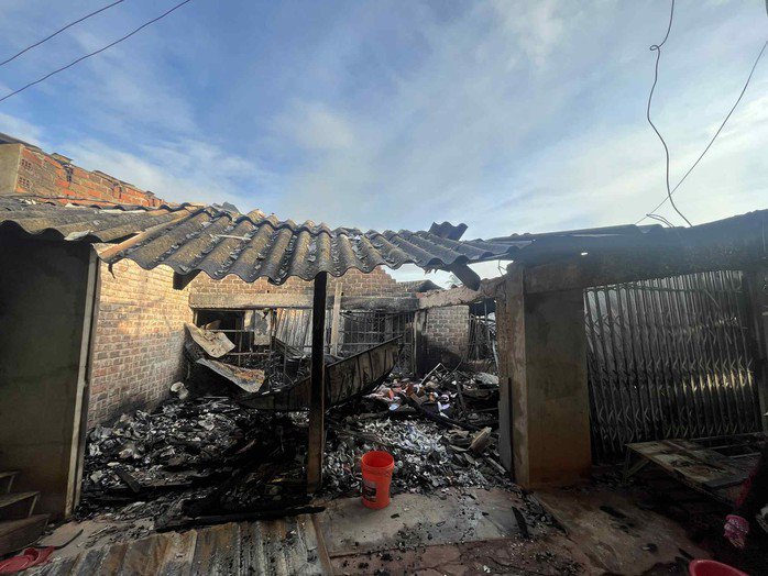 Các sạp đã cháy rụi