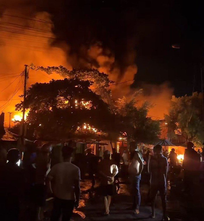 Hiện trường vụ cháy chợ Bình Dương vào tối 4-11