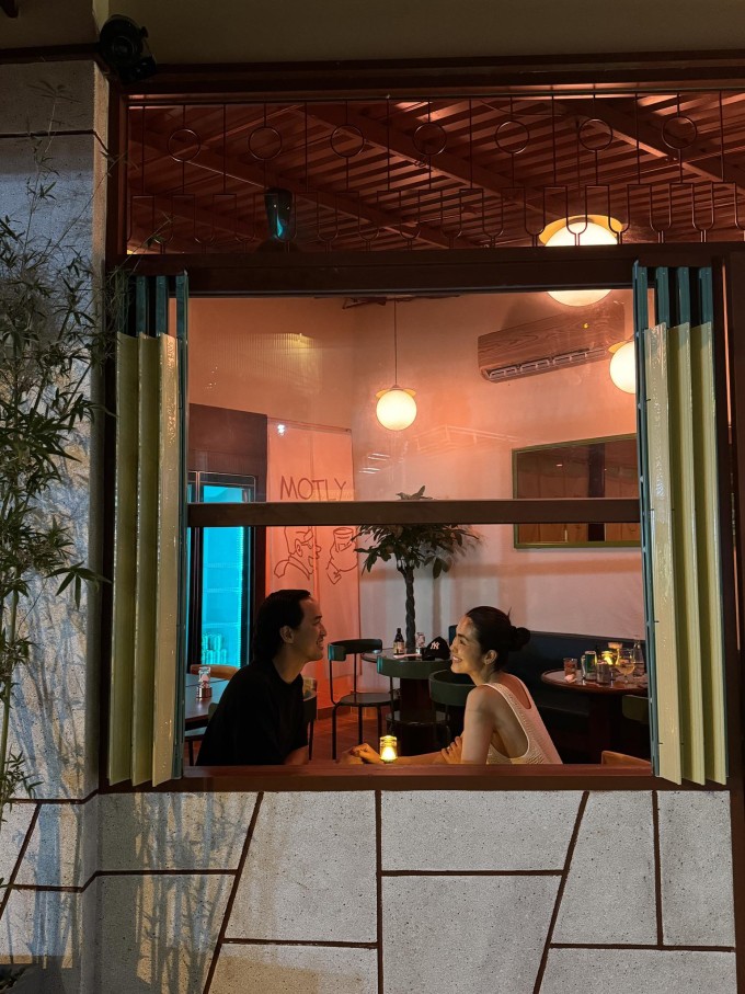 Vợ chồng Tăng Thanh Hà hẹn hò kỷ niệm 16 năm bên nhau.