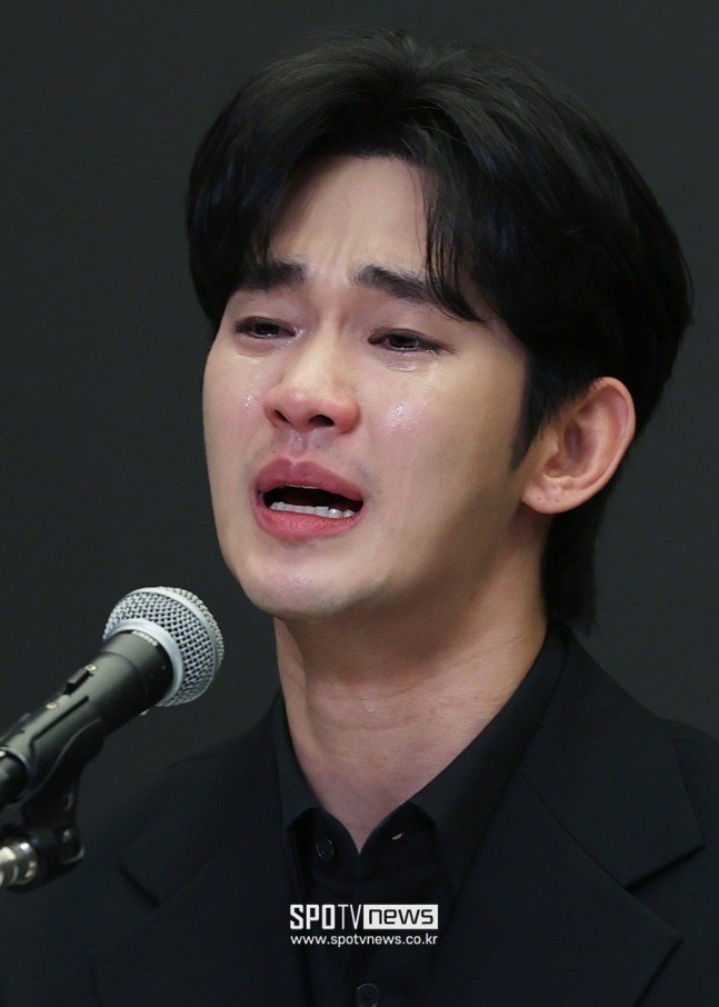 Hai cái tên dẫn đầu danh sách năm nay là diễn viên Kim Soo Hyun và MC hài Lee Jin Ho, cùng nhận 28 phiếu bầu. Kim Soo Hyun bị cáo buộc có quan hệ tình cảm với nữ diễn viên Kim Sae Ron khi cô chưa đủ tuổi, và bị cho là liên quan gián tiếp đến cái chết của cô, dù phía nam diễn viên chưa đưa ra phản hồi.