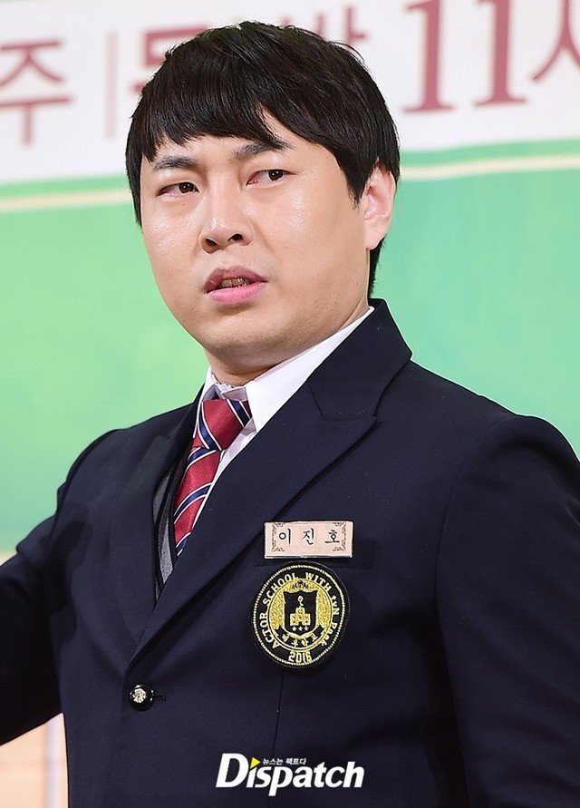 Trong khi đó, Lee Jin Ho vướng nhiều bê bối liên tiếp: từ đánh bạc, lái xe khi say rượu, cho đến việc tin tức do anh đăng tải bị cho là nguyên nhân khiến bạn gái tự tử.