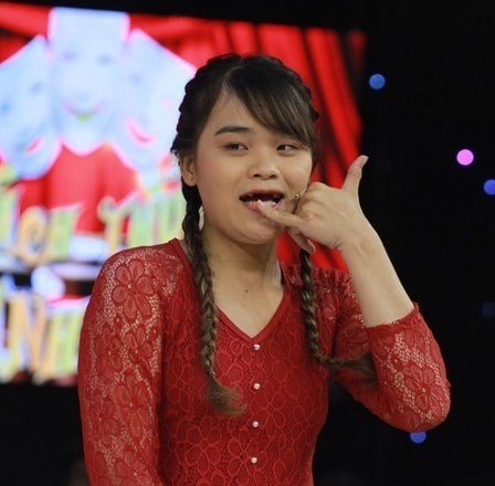 'Thánh sún' Phạm Ngân Thảo (SN 1992, đến từ Đồng Tháp) là cái tên đã gây bão mạng xã hội sau khi tham gia và trở thành Quán quân 'Thách Thức Danh Hài' vào năm 2019. (Ảnh: FBNV)