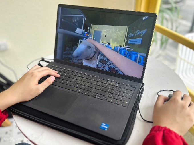 Chiếc laptop tác giả Phở anh Hai sử dụng khi phát triển game. Ảnh: Dương Tâm