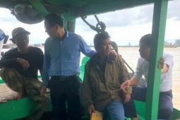 Tin tức trong ngày - Tàu cá cùng 7 ngư dân trôi dạt trên biển 6 ngày đã về đến Đà Nẵng an toàn