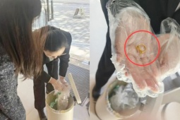 Dịch vụ ngân hàng “5 sao”: Giúp khách bới thùng rác tìm vàng