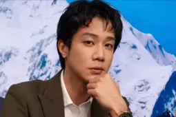 Giải trí - Nam diễn viên ra đầu thú