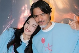 Thư Kỳ, Phùng Đức Luân tình tứ không rời, khiến fan 'phát cuồng'