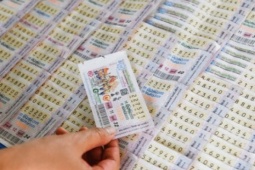 Vay tiền bạn mua vé số, người đàn ông bán rau trúng 32 tỷ đồng